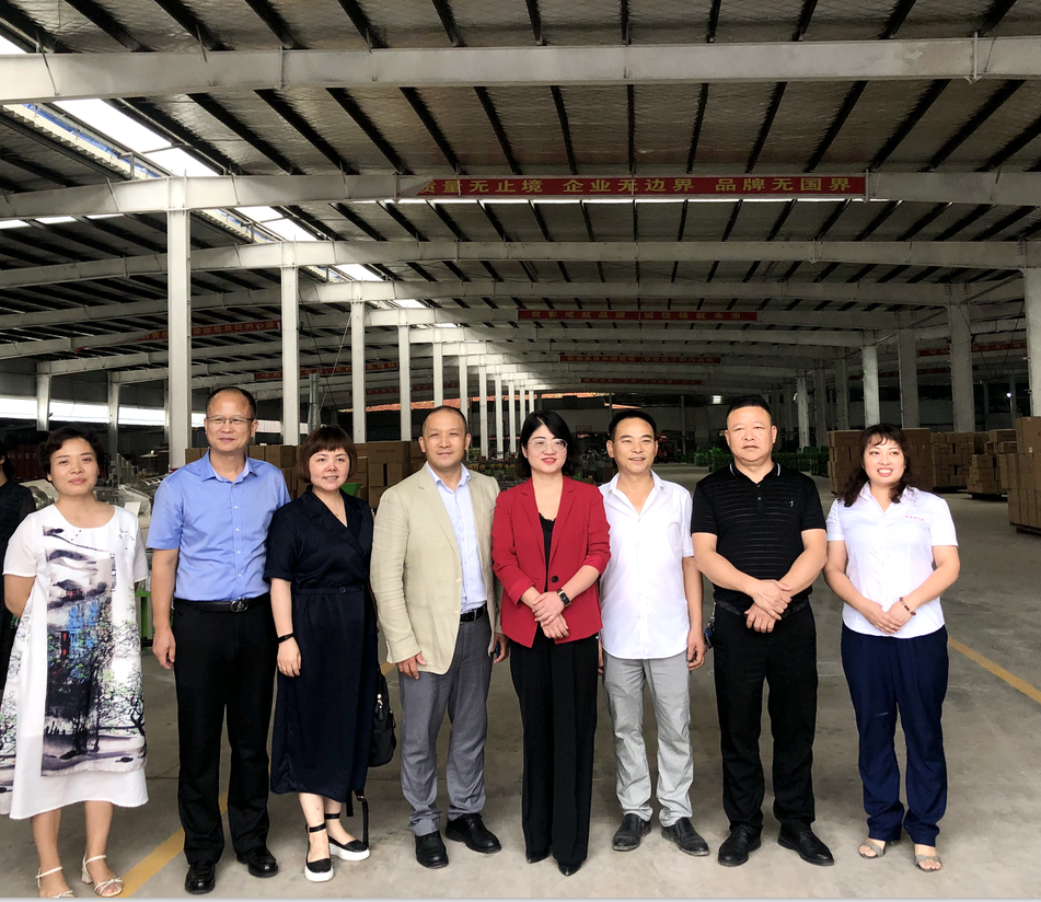 熱烈歡迎各位領(lǐng)導(dǎo)和菲律賓商會(huì)來(lái)我廠參觀