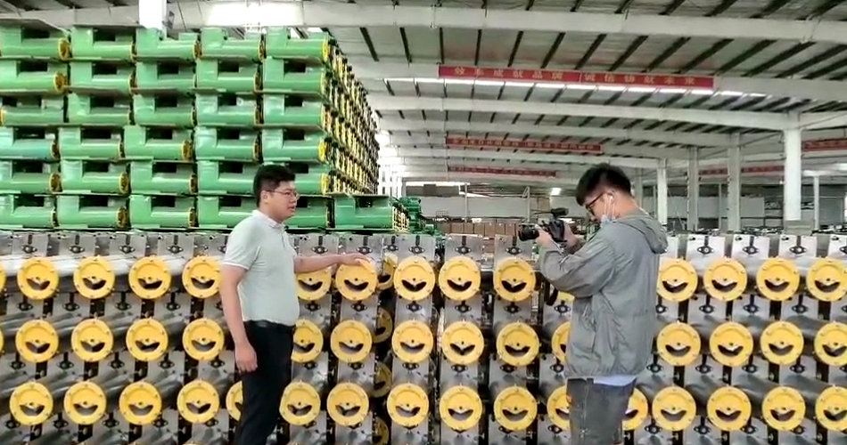 婁底電視臺(tái)綜合頻道婁底新聞聯(lián)播播出《奮斗百年路 啟航新征程 沿著高速看婁底（十一） 雙峰印塘鄉(xiāng)：敞開(kāi)大門(mén)喜迎八方客商》